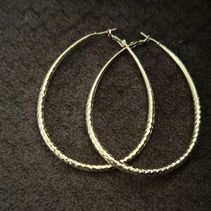 Elegant Gold Hoop Earrings